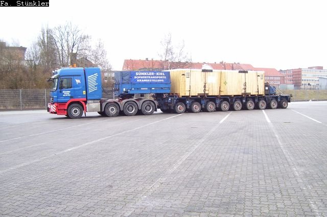Tieflader Kiste im Ostuferhafen Kiel 2009 002