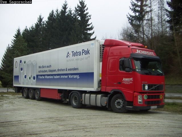 Volvo FH12 Kuehlsattelzug Joebstl