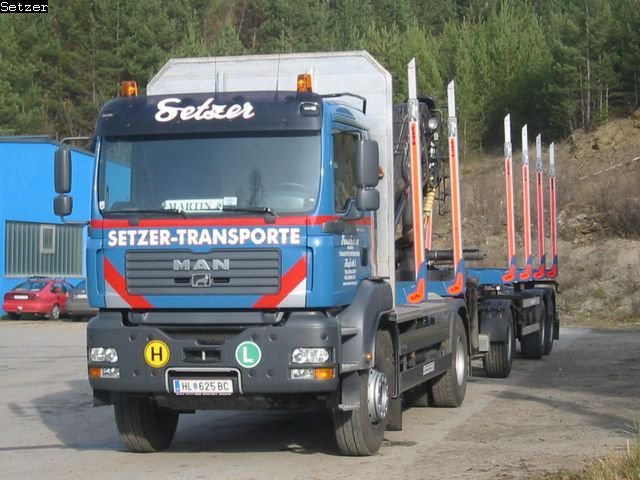 MANL19430RUNDHOLZLOGLIFTSETZER.JPG